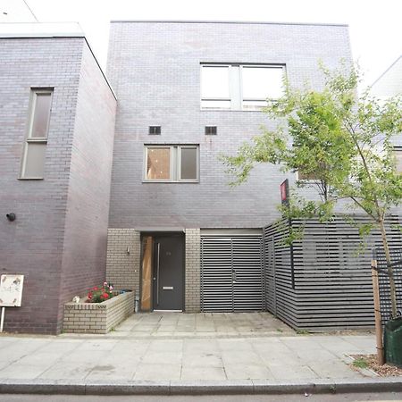 Spacious 3-Story Retreat With Rooftop Terrace And Modern Amenities London Luaran gambar