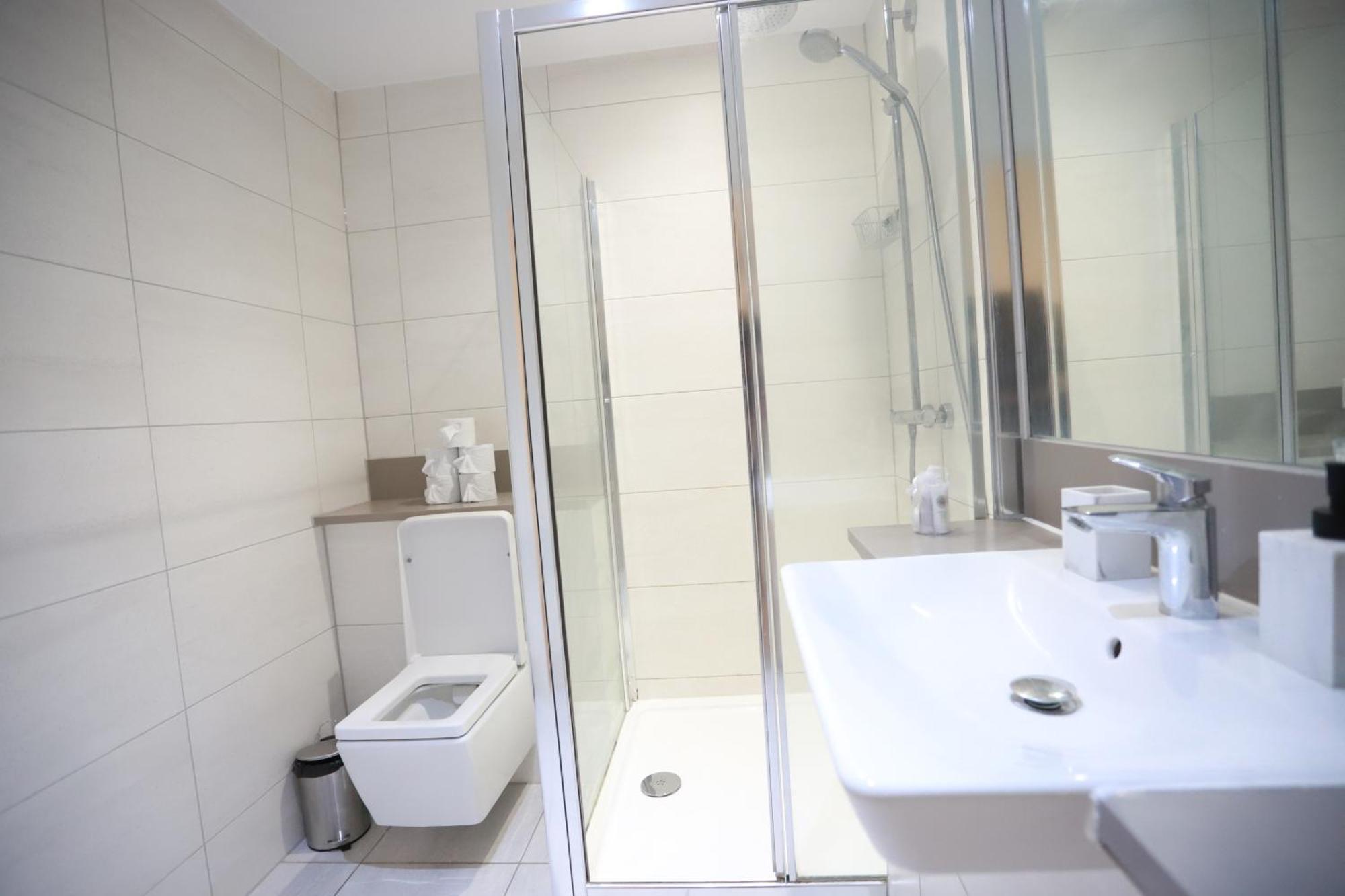 Spacious 3-Story Retreat With Rooftop Terrace And Modern Amenities London Luaran gambar
