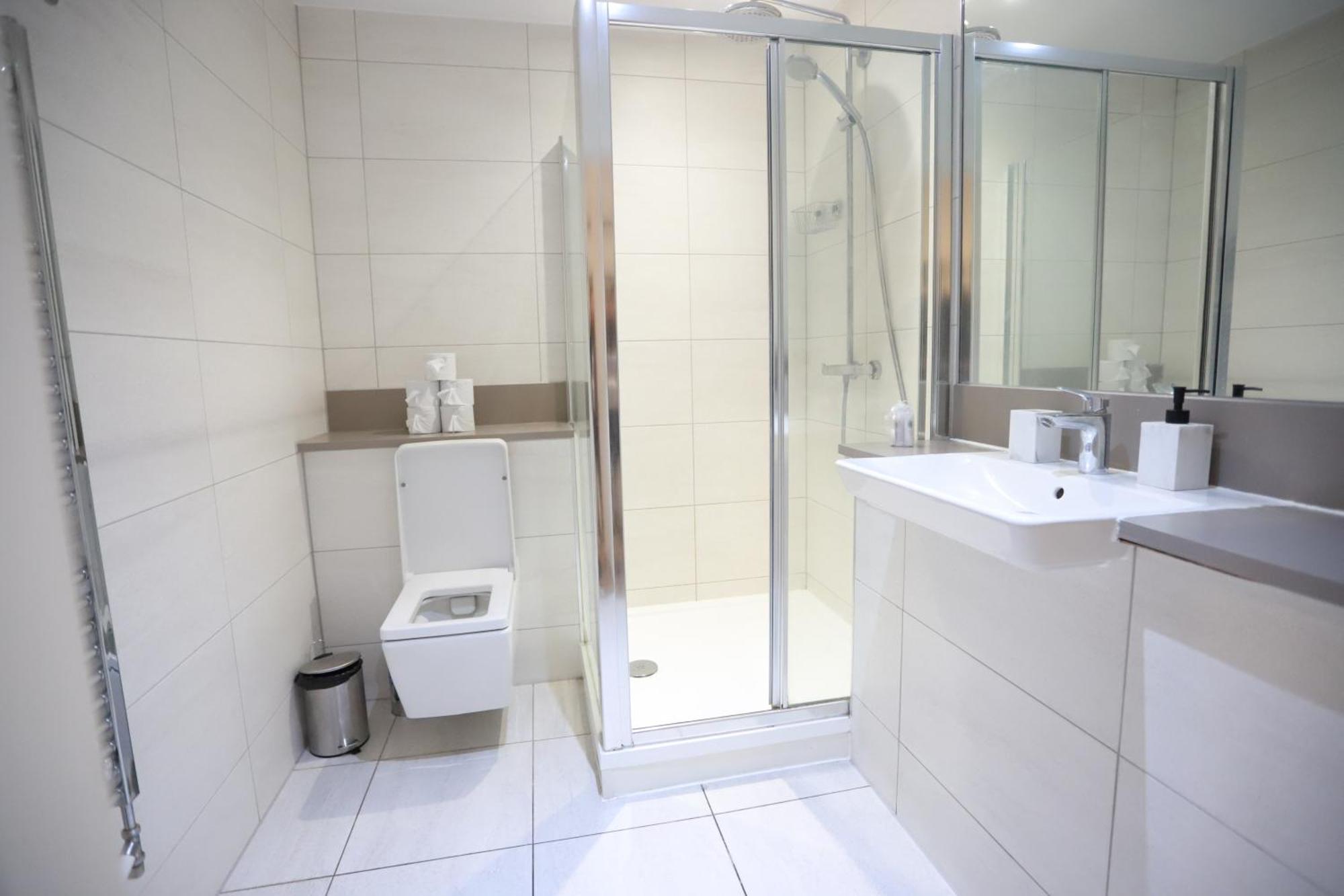 Spacious 3-Story Retreat With Rooftop Terrace And Modern Amenities London Luaran gambar