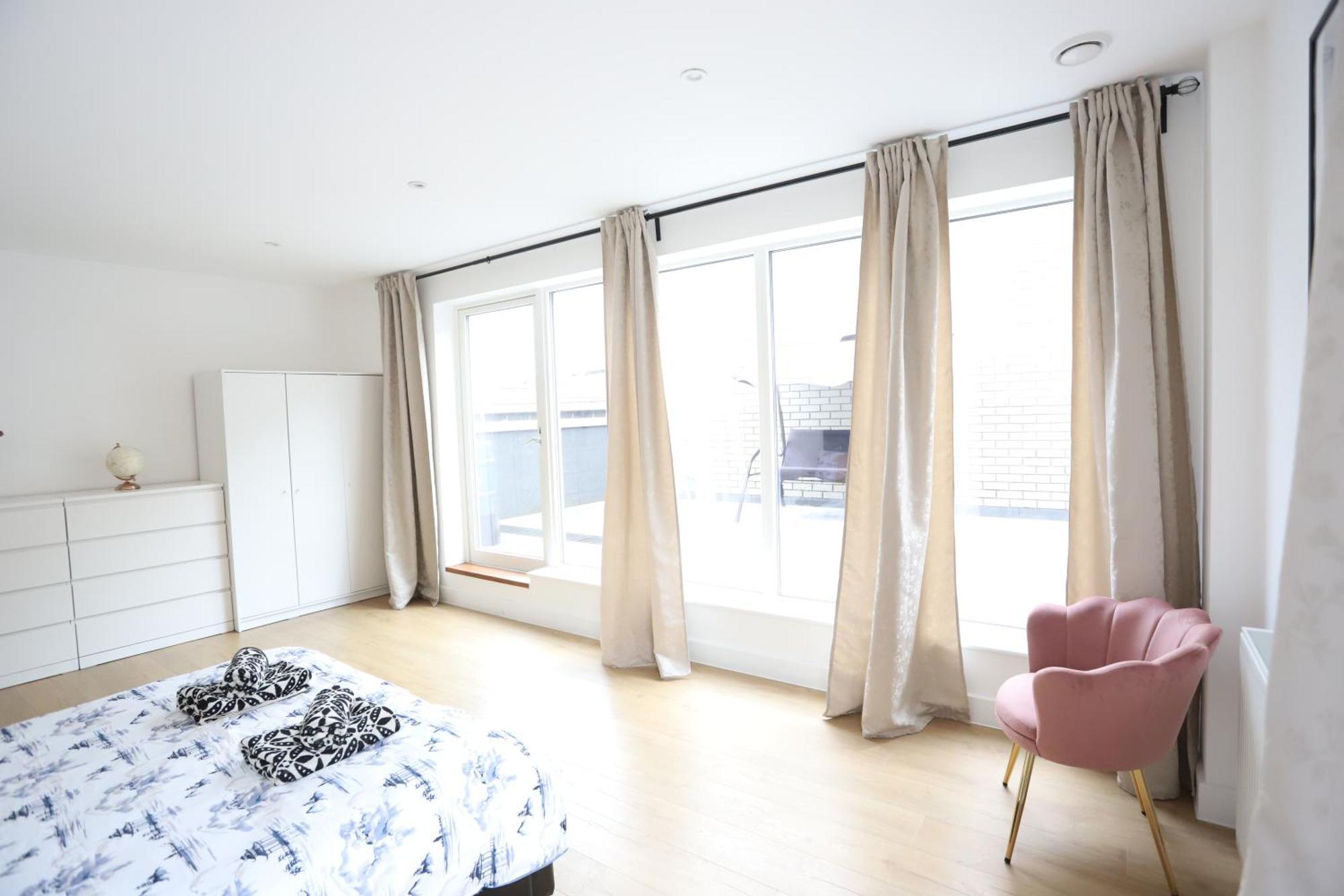 Spacious 3-Story Retreat With Rooftop Terrace And Modern Amenities London Luaran gambar