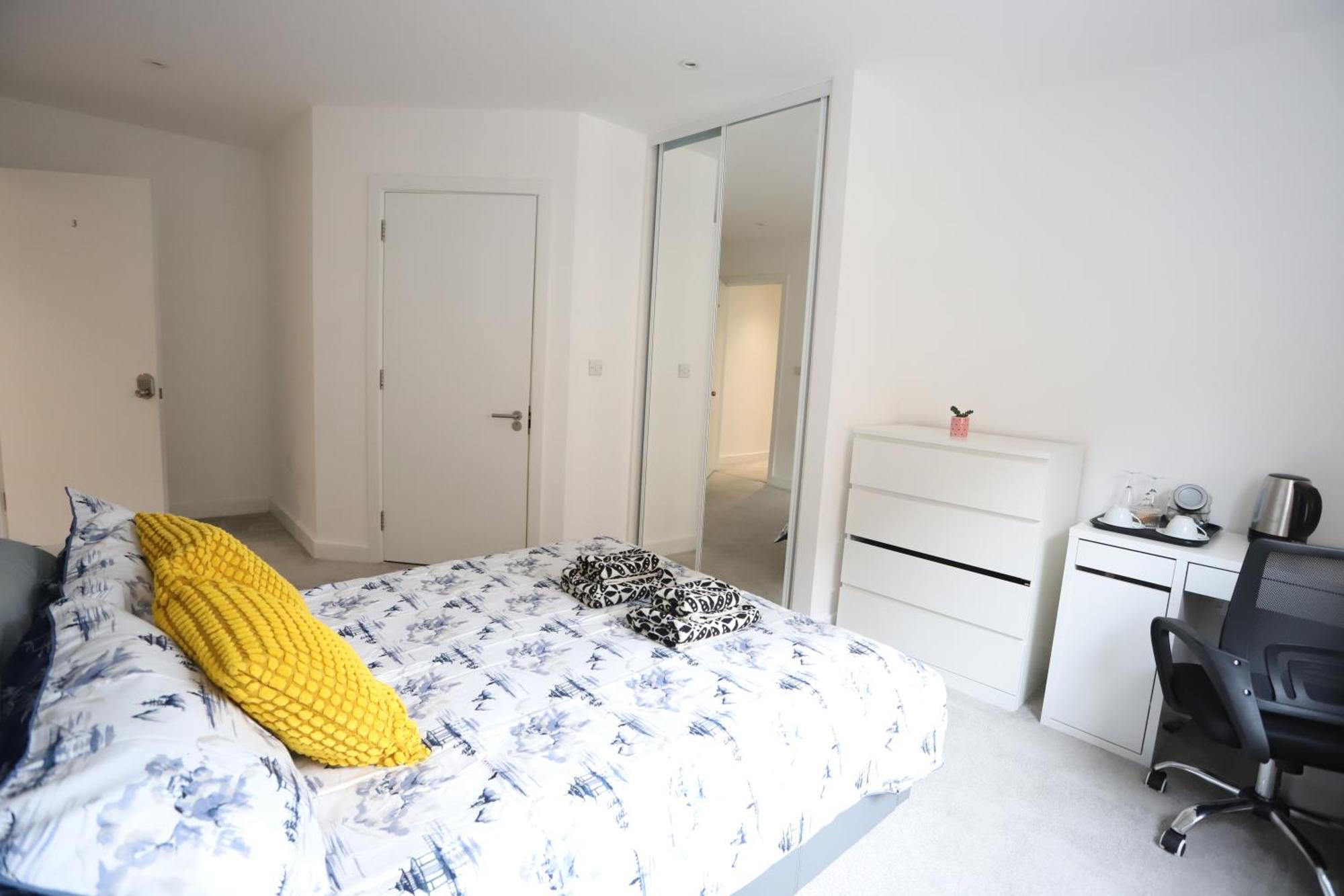 Spacious 3-Story Retreat With Rooftop Terrace And Modern Amenities London Luaran gambar