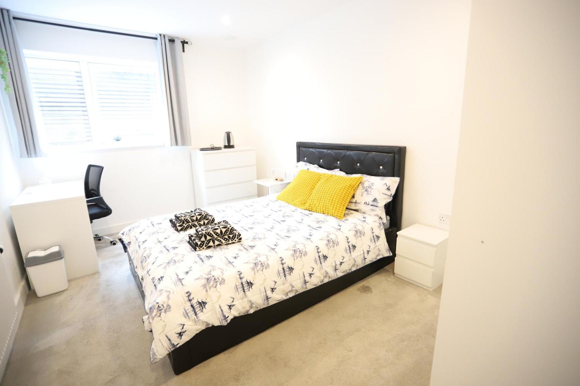 Spacious 3-Story Retreat With Rooftop Terrace And Modern Amenities London Luaran gambar