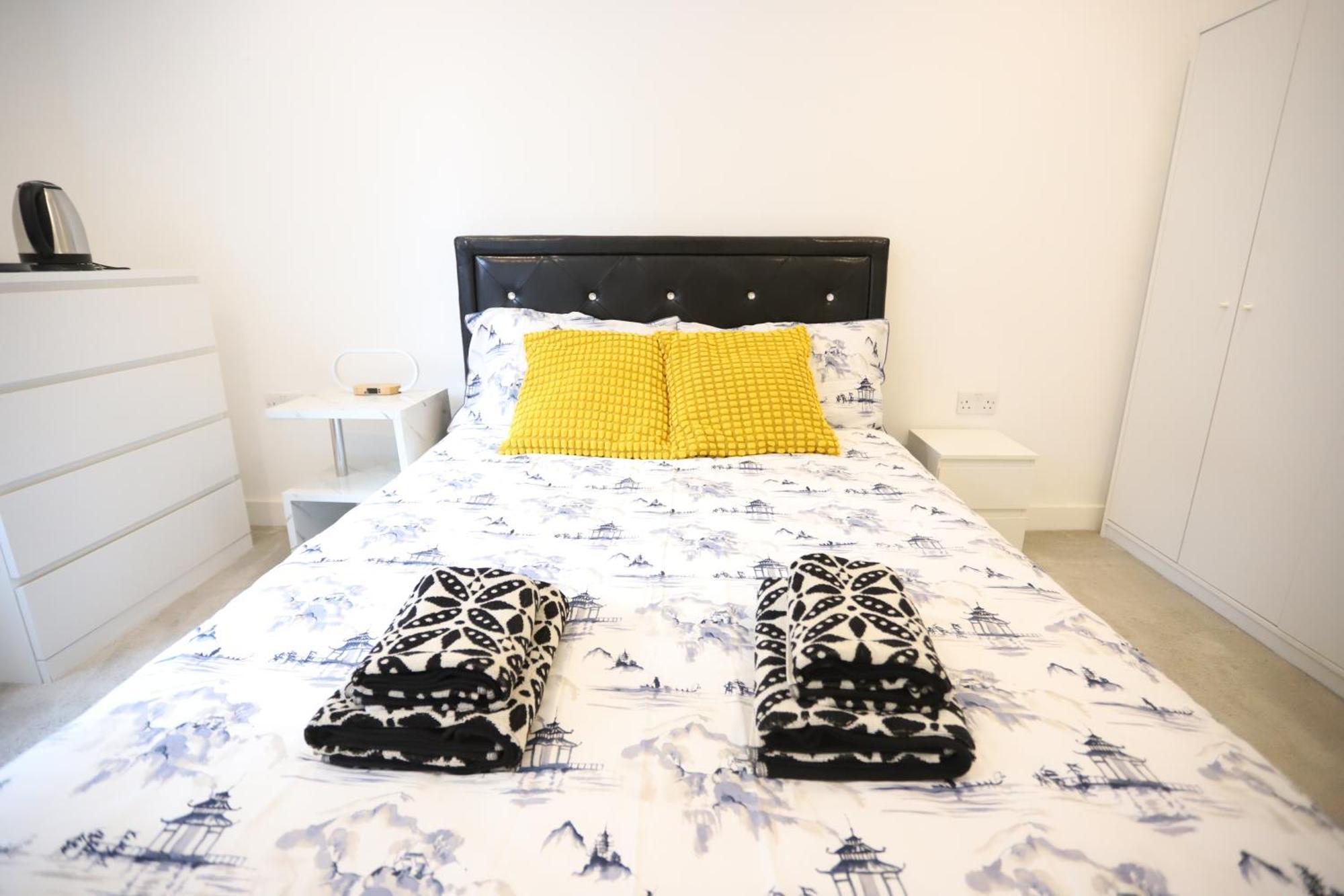 Spacious 3-Story Retreat With Rooftop Terrace And Modern Amenities London Luaran gambar