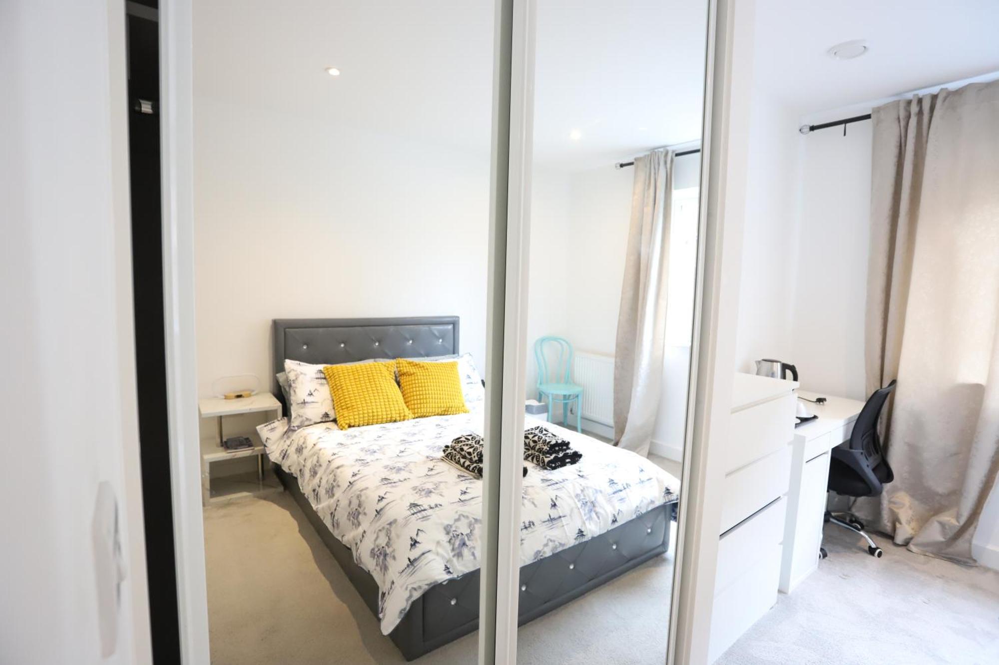 Spacious 3-Story Retreat With Rooftop Terrace And Modern Amenities London Luaran gambar
