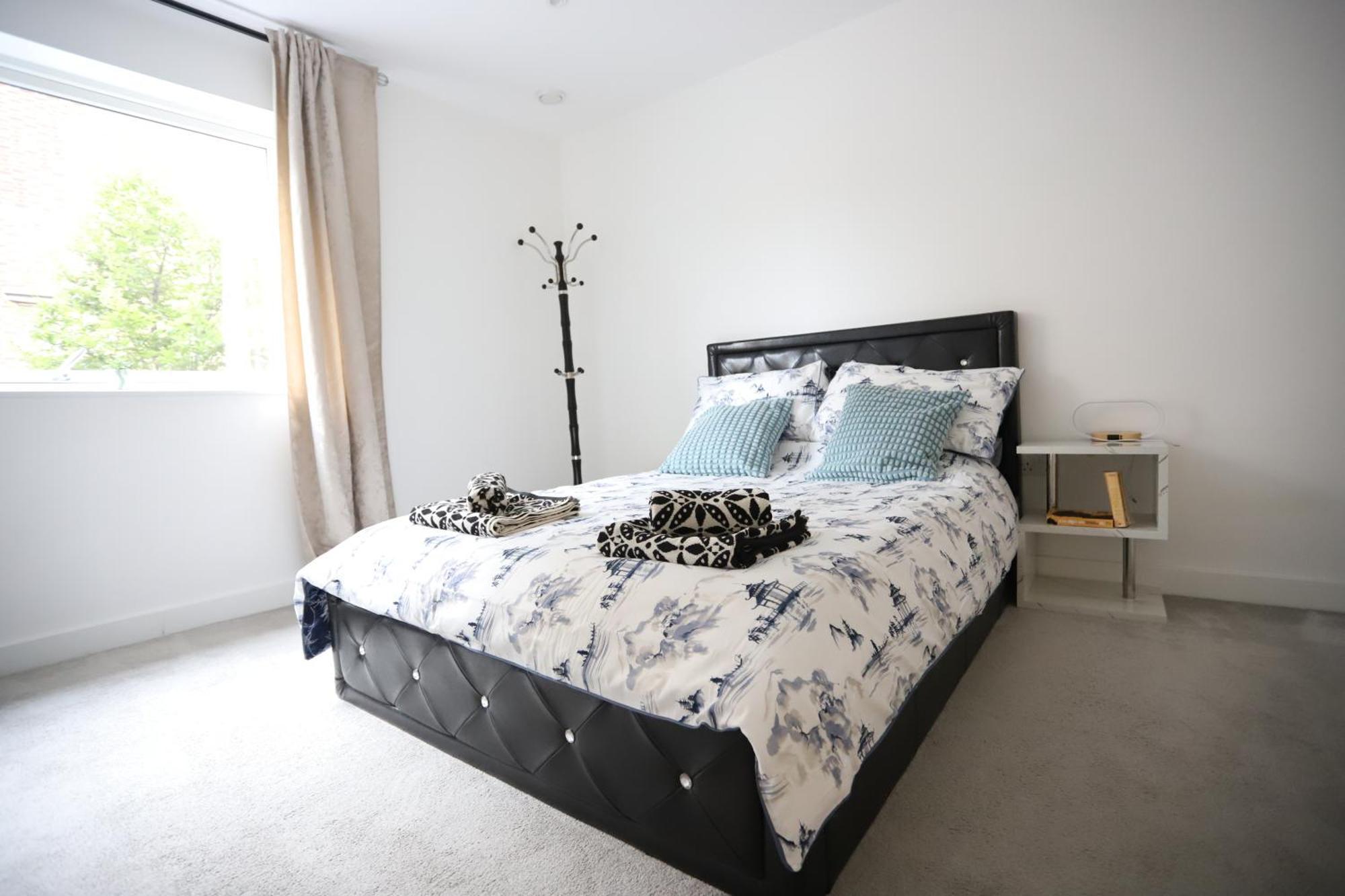 Spacious 3-Story Retreat With Rooftop Terrace And Modern Amenities London Luaran gambar