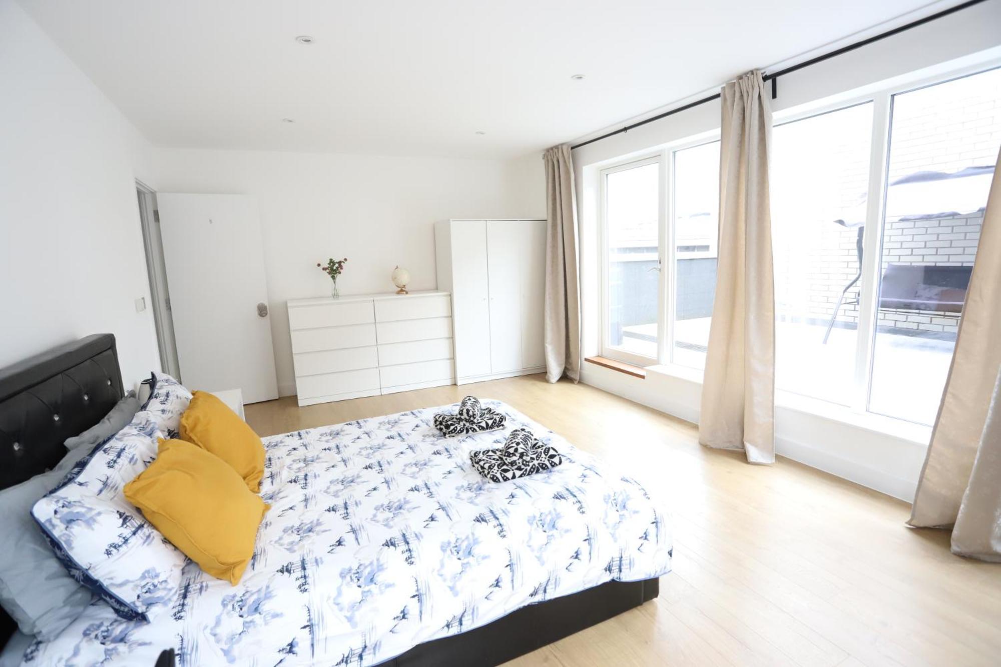 Spacious 3-Story Retreat With Rooftop Terrace And Modern Amenities London Luaran gambar