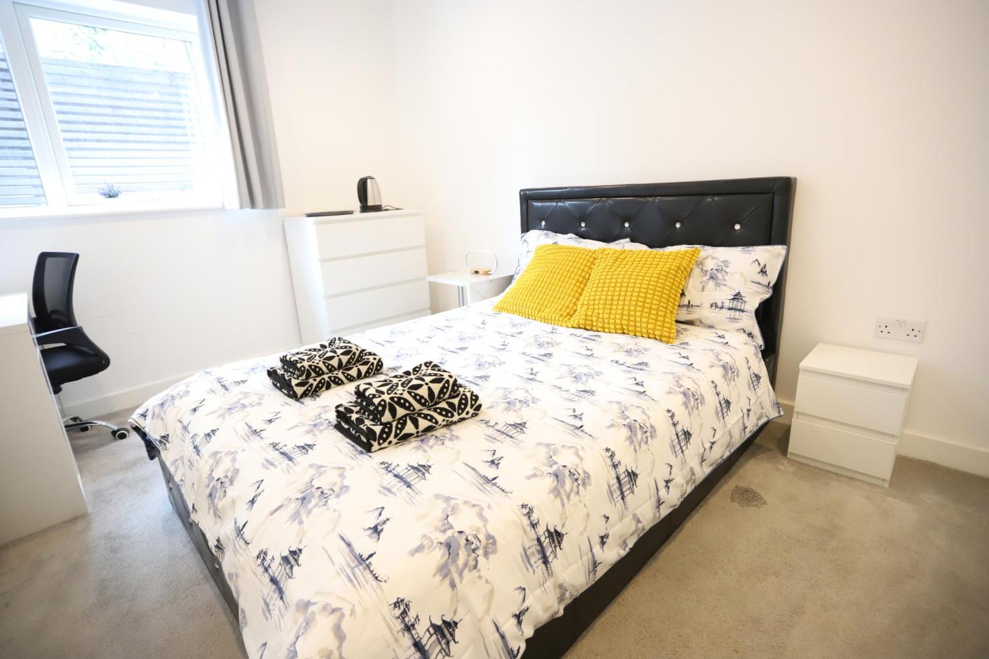 Spacious 3-Story Retreat With Rooftop Terrace And Modern Amenities London Luaran gambar